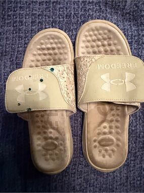 Under Armour Off-White/Beige Adjustable Slide Sandals